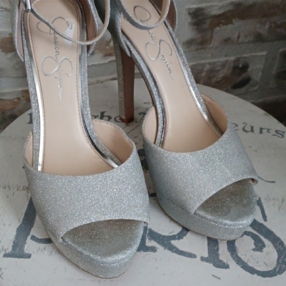 Jessica Simpson NWOT Glitter Silver Heels